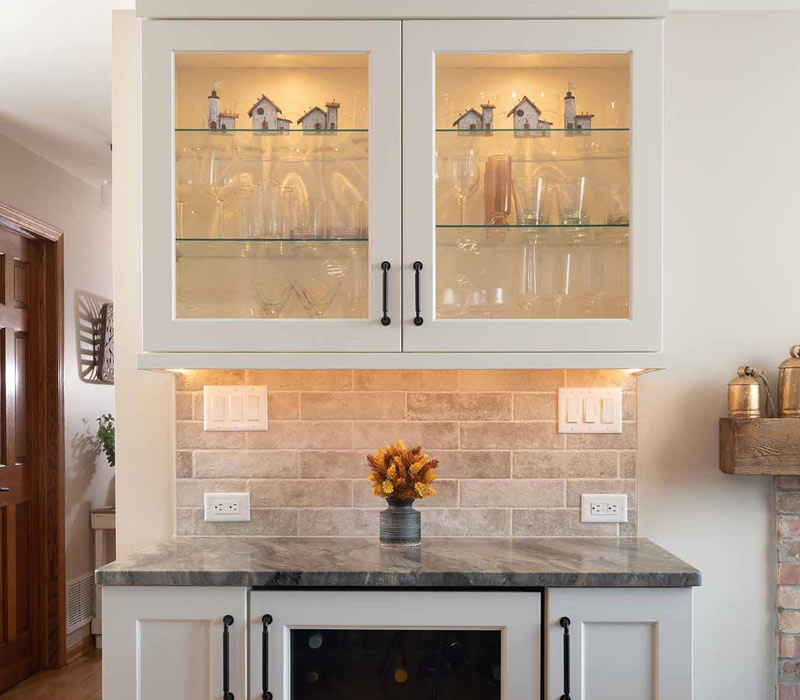 This full kitchen reconfiguration and primary suite remodel reimagines lakeside living with a blend of relaxed comfort and understated indulgence. 